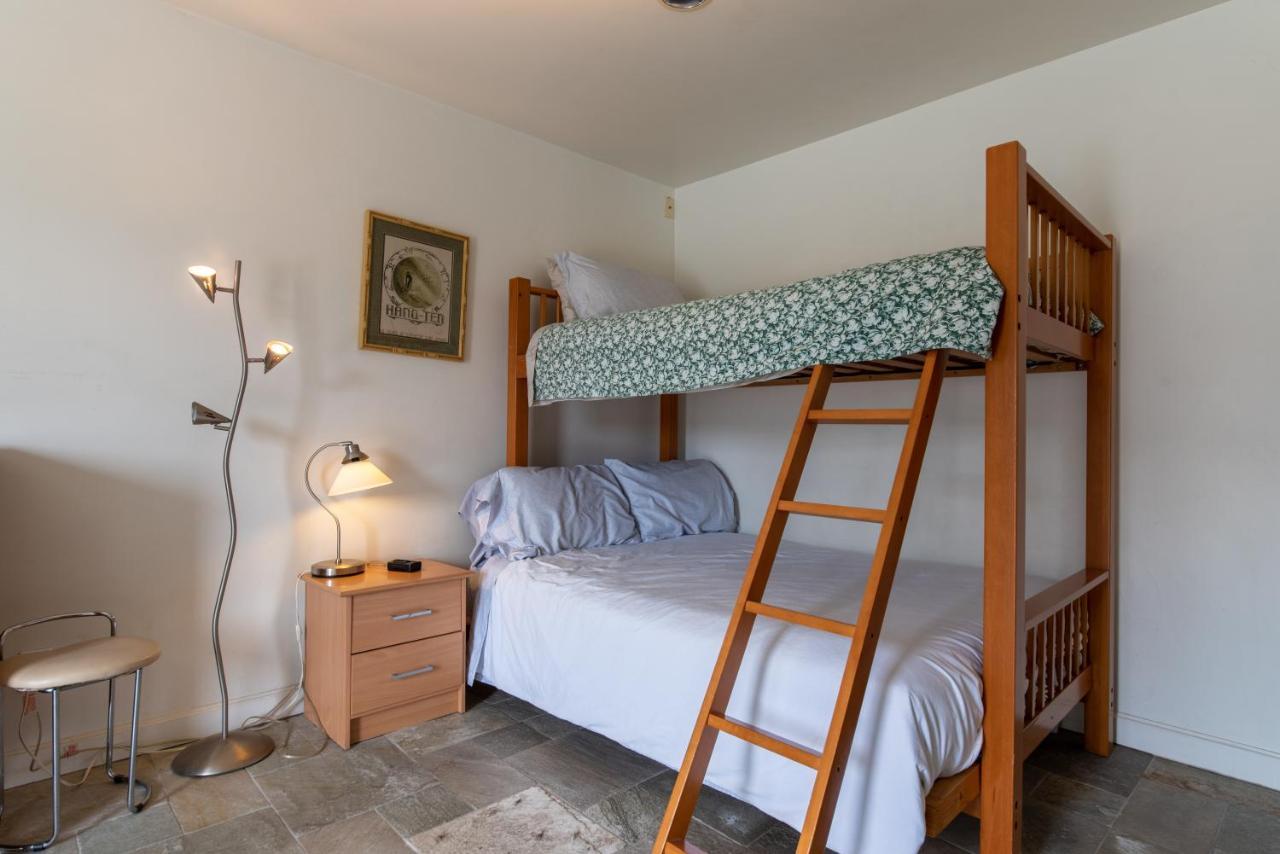 Newport House 1 Block From The Free Pickleball Courts And 5 Cruisers Newport Beach