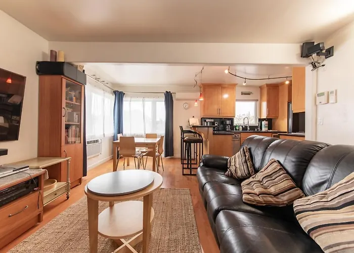 Newport Beach House 1 Block From The Beach Free Pickleball Courts And 5 Beach Cruisers