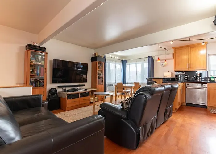 Newport Beach House 1 Block From The Beach Free Pickleball Courts And 5 Beach Cruisers