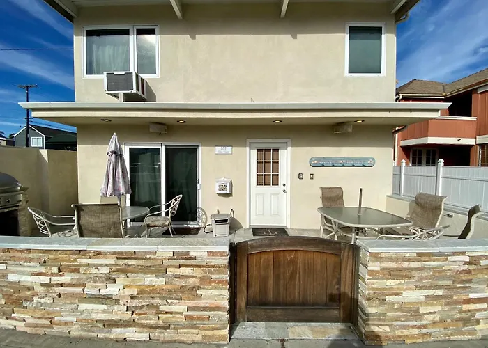 Newport Beach House 1 Block From The Beach Free Pickleball Courts And 5 Beach Cruisers