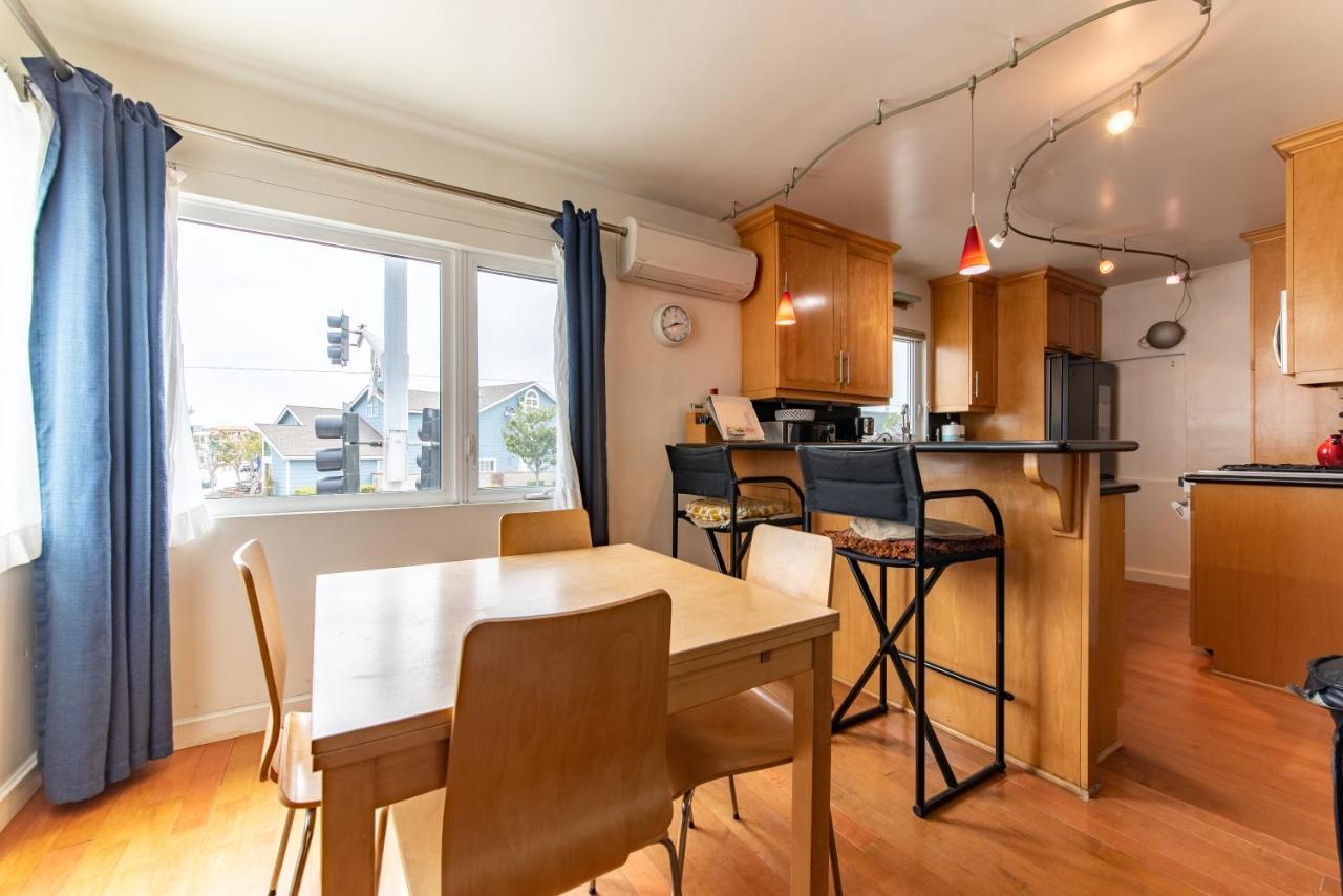 Newport House 1 Block From The Free Pickleball Courts And 5 Cruisers Holiday home Newport Beach