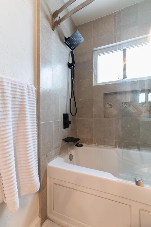 Holiday home Newport House 1 Block From The Free Pickleball Courts And 5 Cruisers *