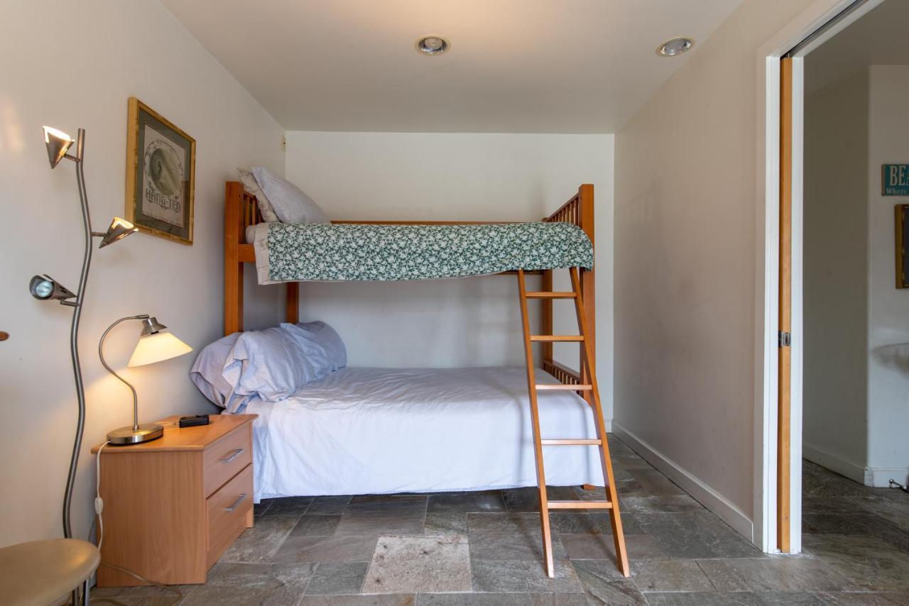 Newport House 1 Block From The Free Pickleball Courts And 5 Cruisers Newport Beach