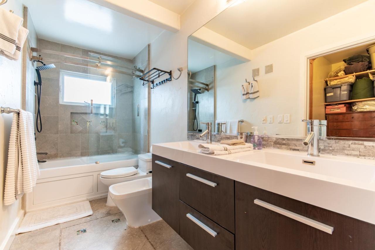 Newport House 1 Block From The Free Pickleball Courts And 5 Cruisers Holiday home *