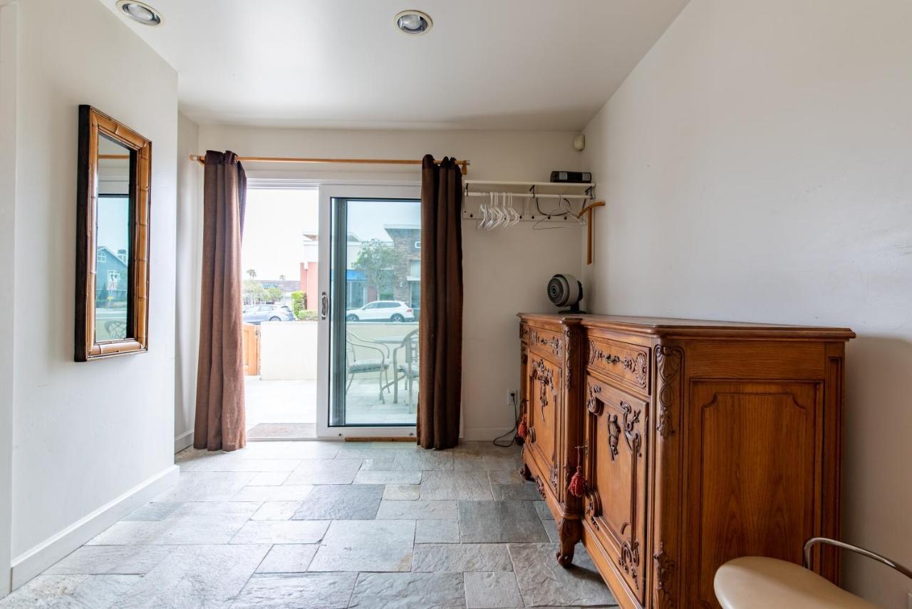 Newport House 1 Block From The Free Pickleball Courts And 5 Cruisers Holiday home