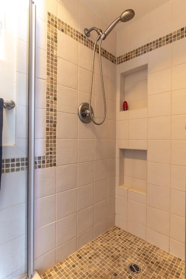 Newport House 1 Block From The Free Pickleball Courts And 5 Cruisers *