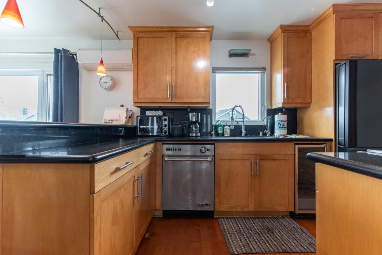 Newport House 1 Block From The Free Pickleball Courts And 5 Cruisers *
