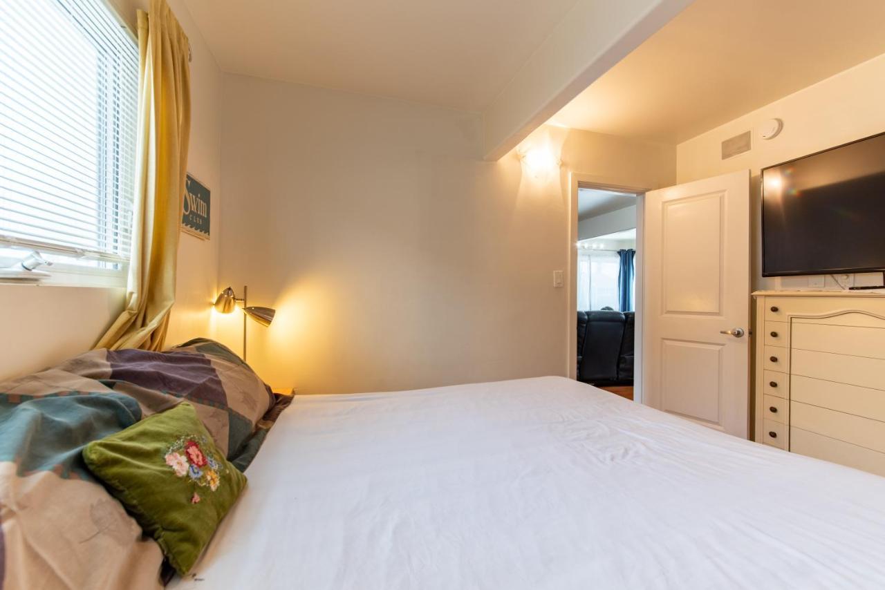 Newport House 1 Block From The Free Pickleball Courts And 5 Cruisers Holiday home