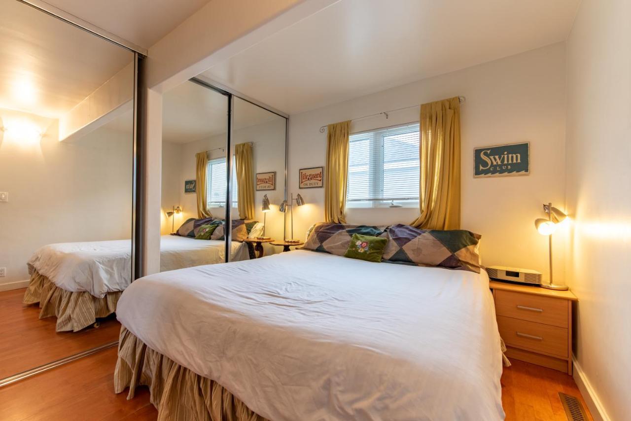 Newport House 1 Block From The Free Pickleball Courts And 5 Cruisers * Newport Beach