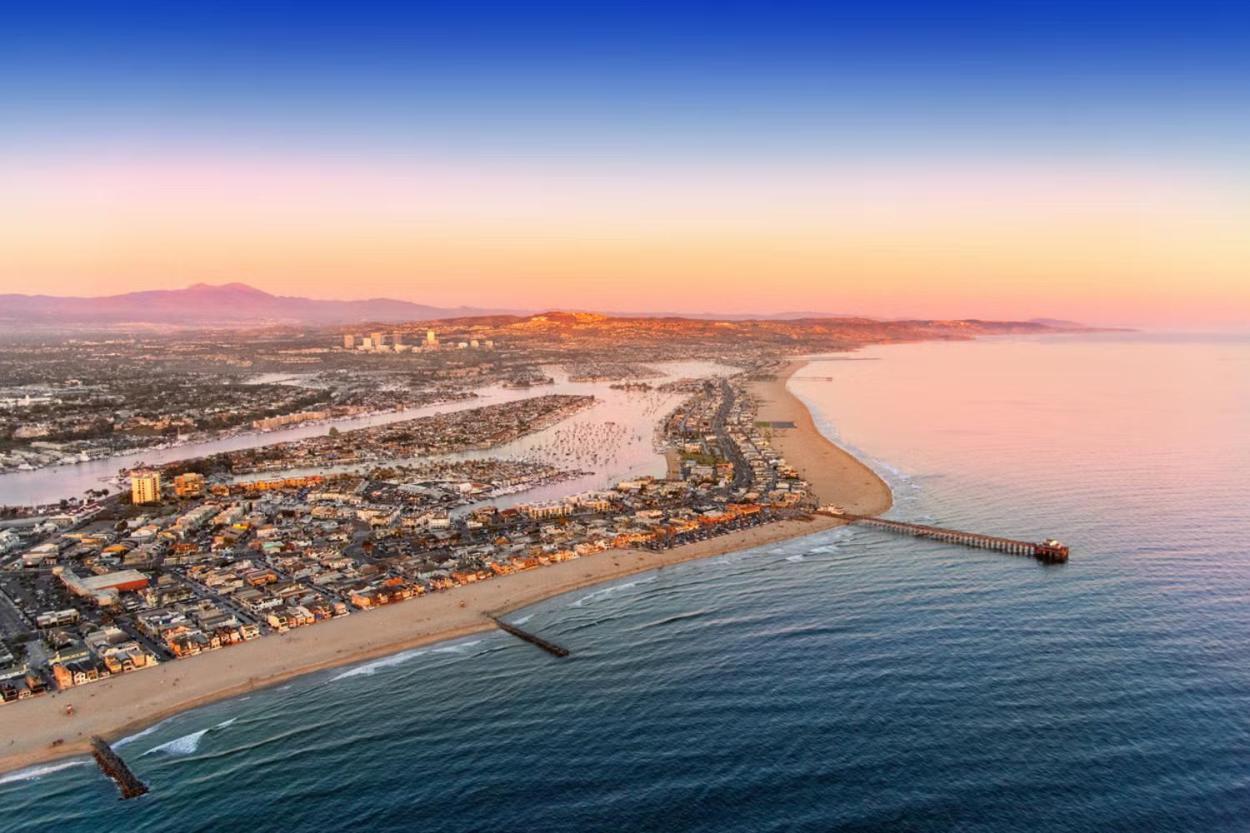 Newport House 1 Block From The Free Pickleball Courts And 5 Cruisers Holiday home Newport Beach